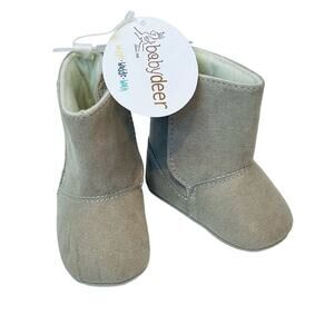 NWT Baby Deer Size 3 (Infant) Faux Suede Soft Sole Boots